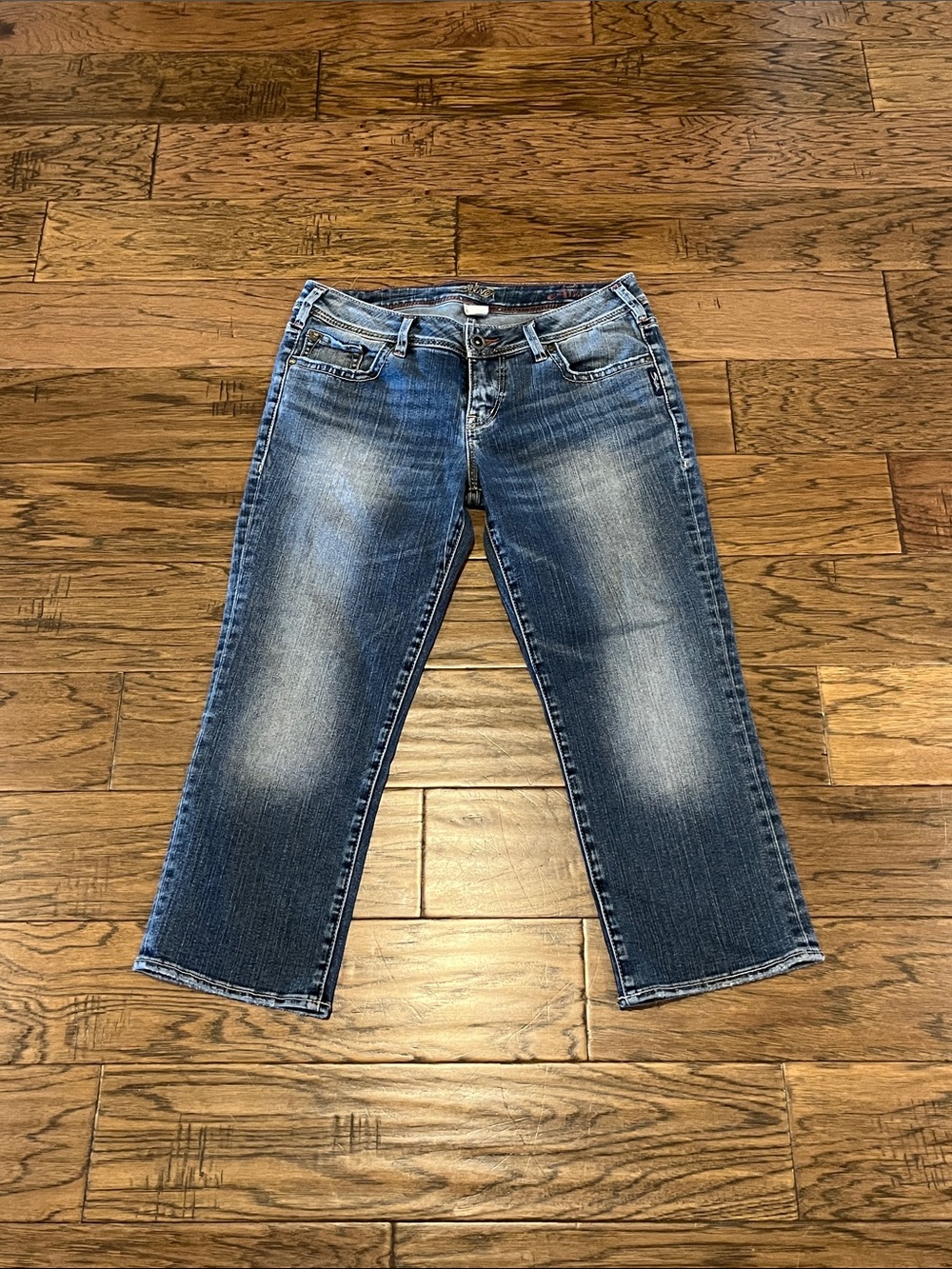 Silver Jeans Aiko Capri Mid Rise Size 30